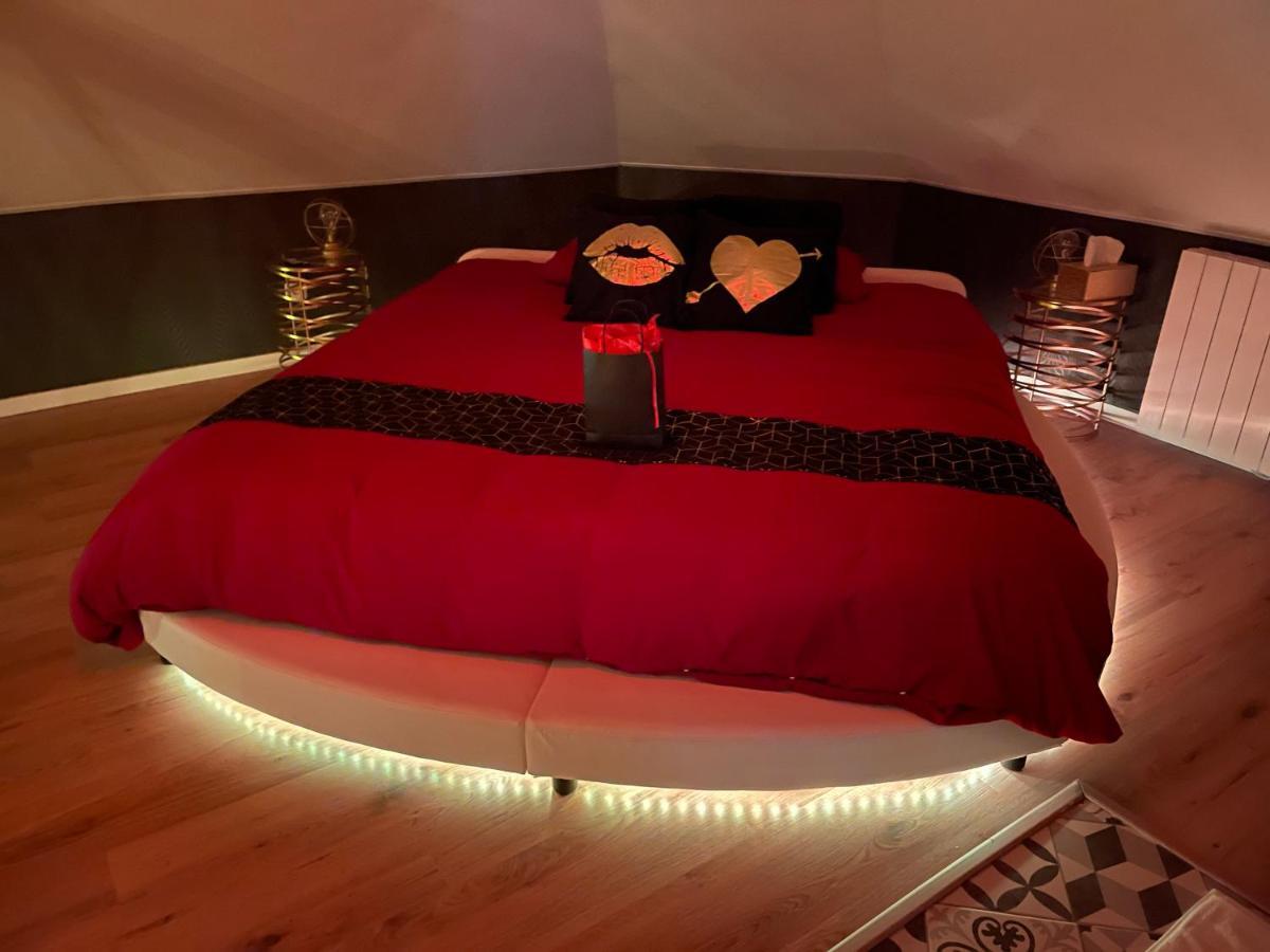 Redroom Loveroom Chambre Spa Privative Insolite Theme 50 Nuances De Grey Douchy-les-Mines Exterior foto