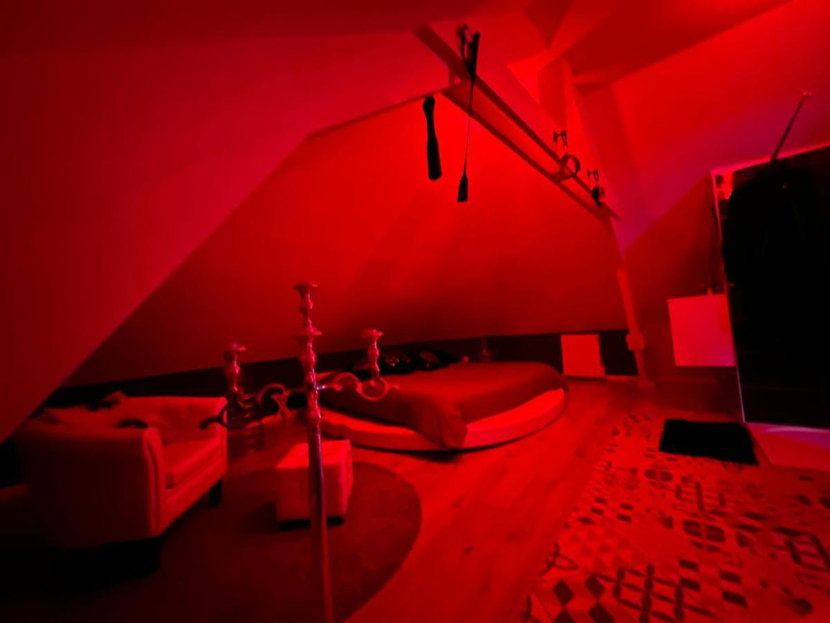 Redroom Loveroom Chambre Spa Privative Insolite Theme 50 Nuances De Grey Douchy-les-Mines Exterior foto