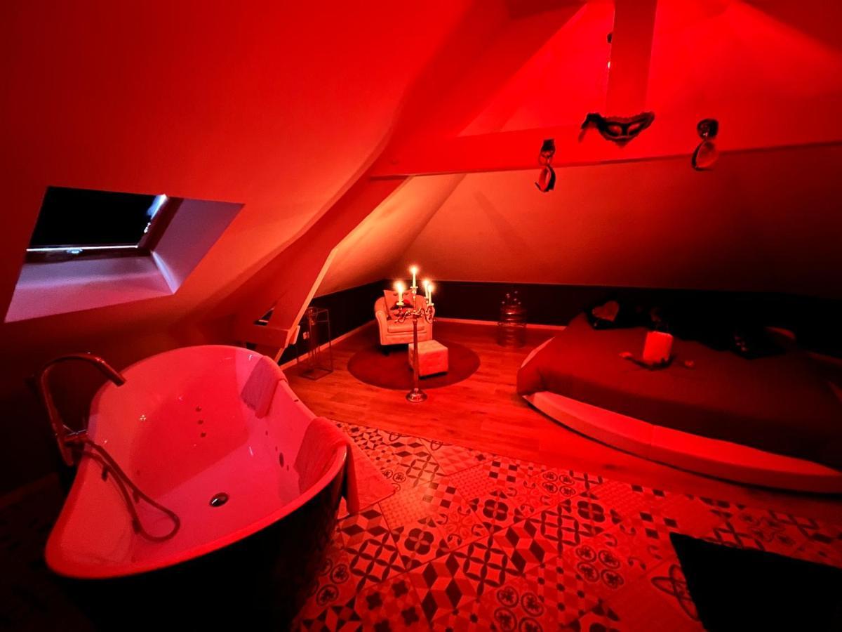 Redroom Loveroom Chambre Spa Privative Insolite Theme 50 Nuances De Grey Douchy-les-Mines Exterior foto