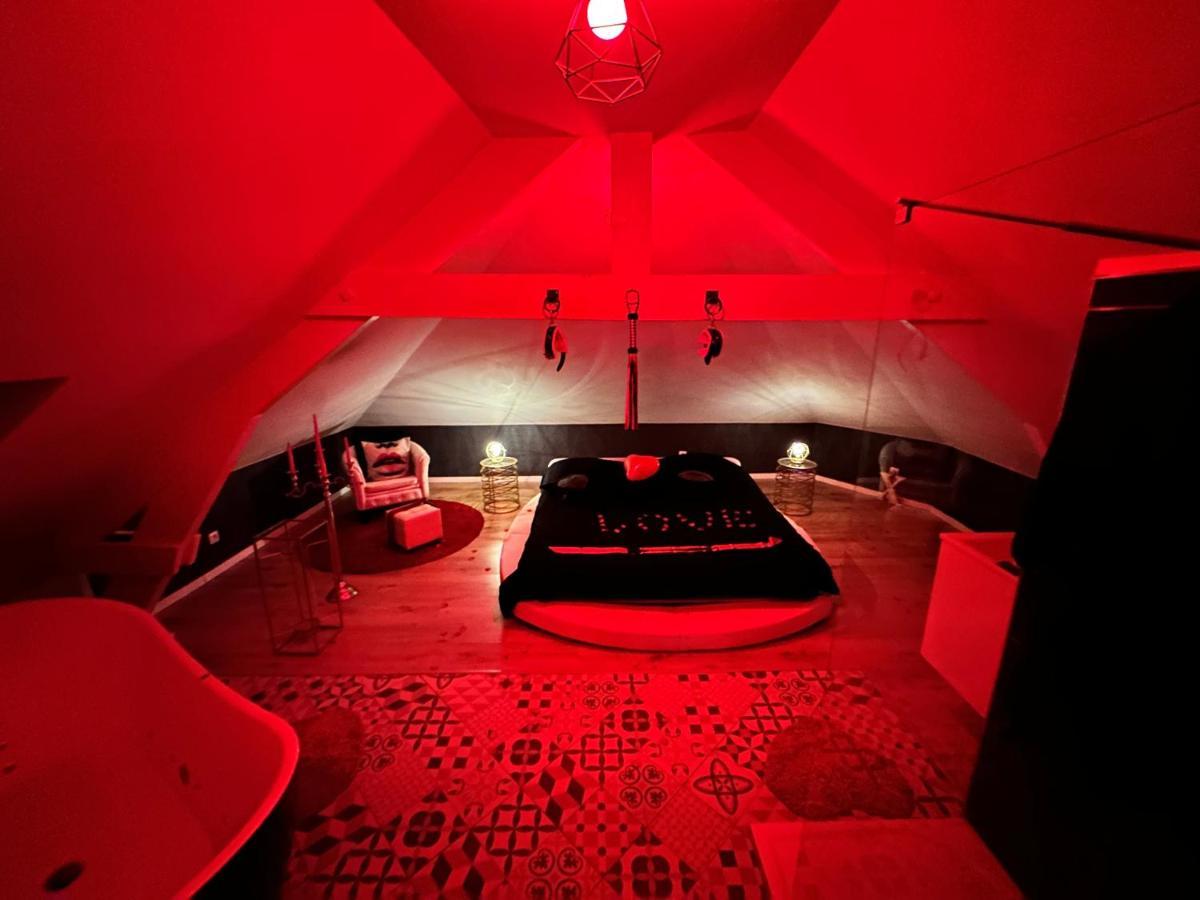 Redroom Loveroom Chambre Spa Privative Insolite Theme 50 Nuances De Grey Douchy-les-Mines Exterior foto